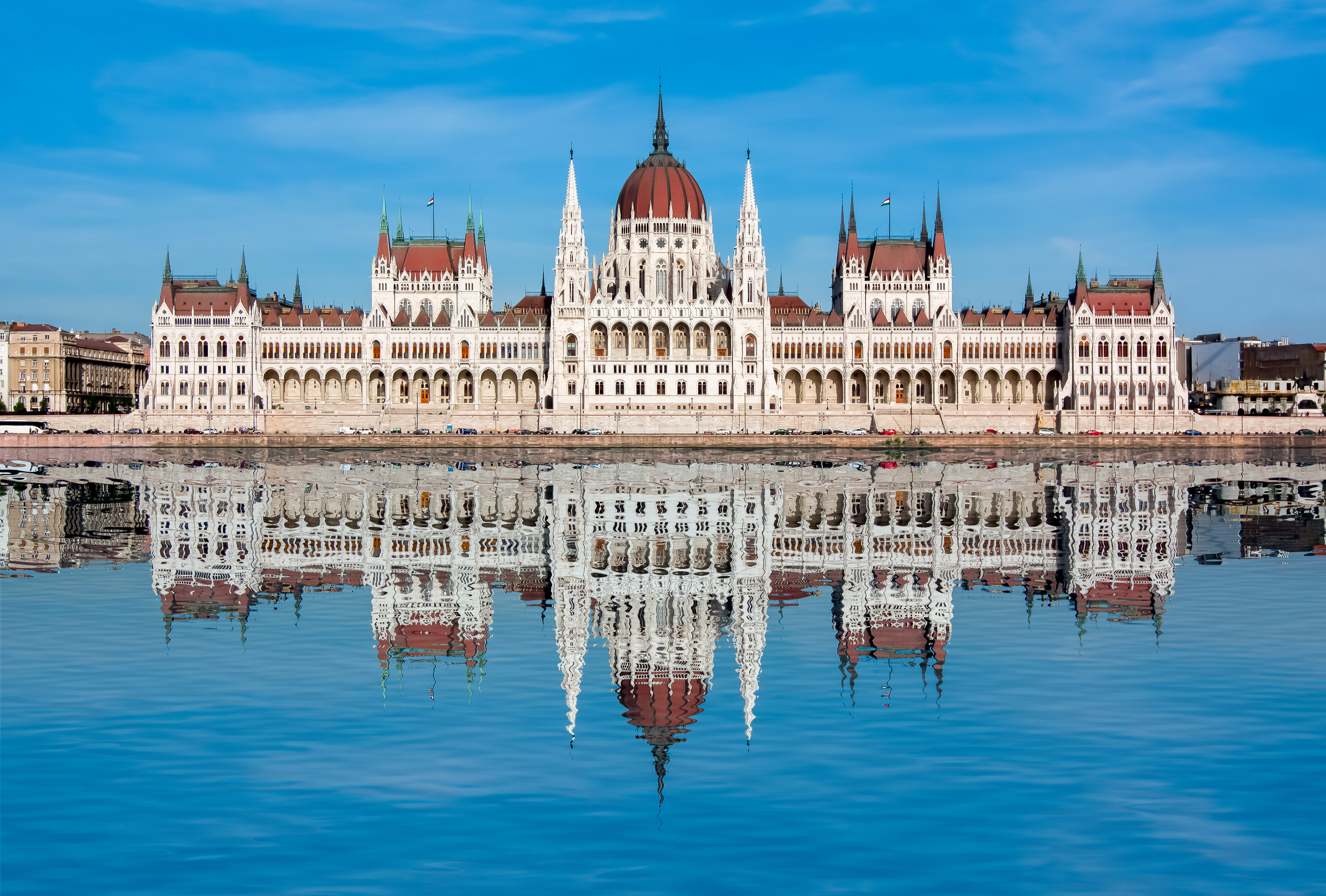 ブダペスト国会議事堂 ハンガリーファン ハンガリーの観光 情報